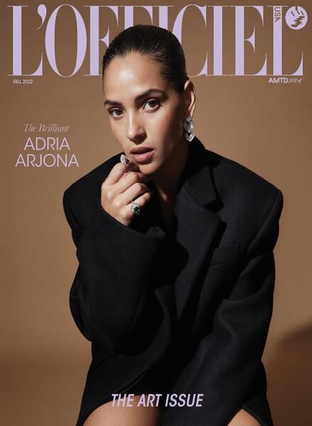 L’Officiel USA – November 2022 Cover